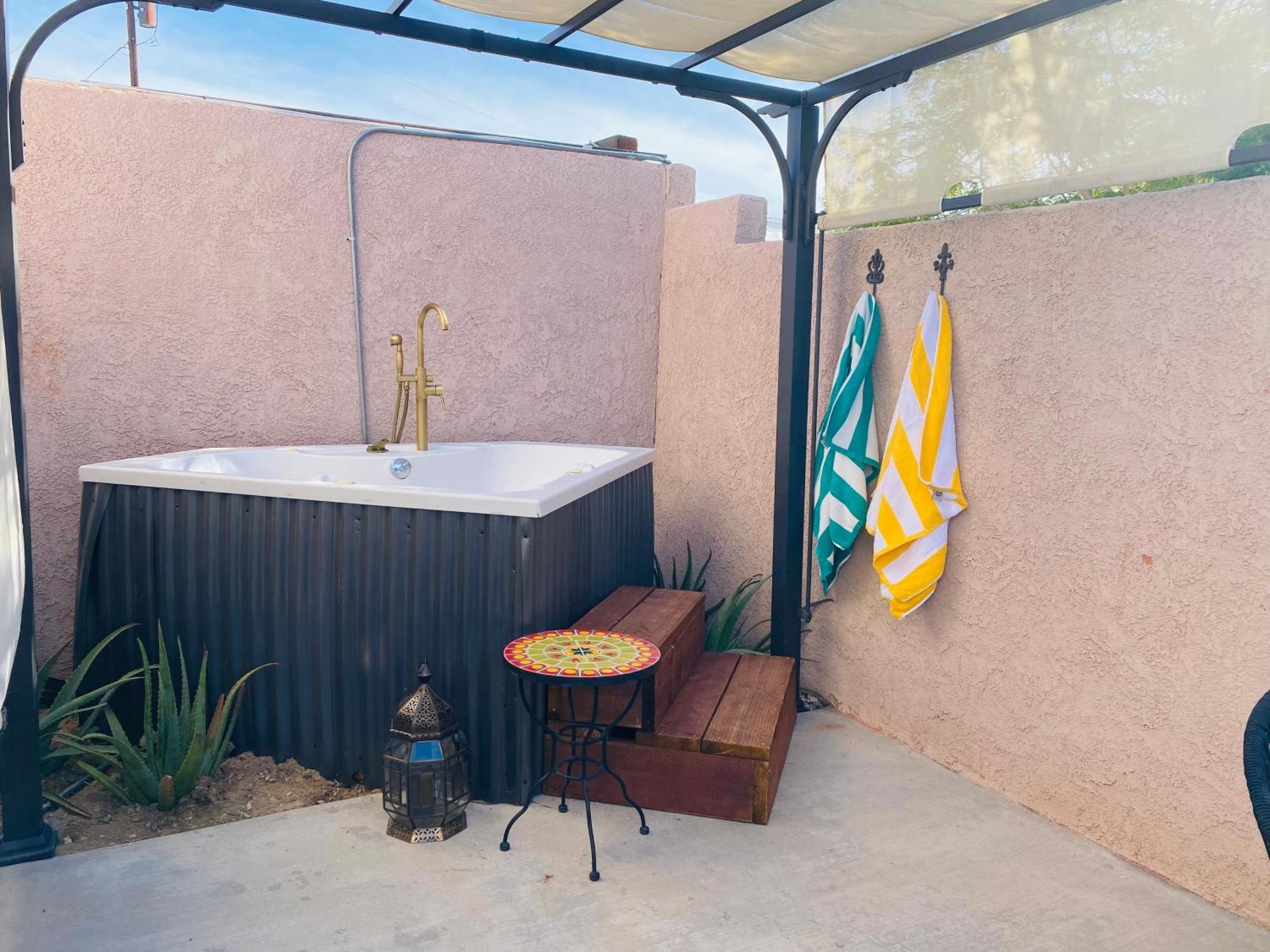 Hotel Mi Kasa Hot Springs 420,Adults Only, Clothing Optional à Desert Hot Springs Extérieur photo